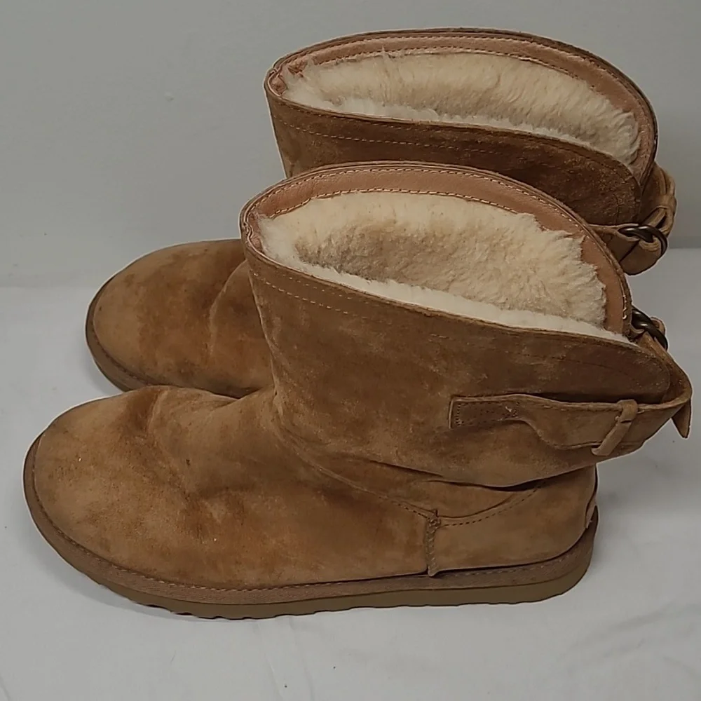 Women's UGG Short Boots - Picture 3 of 8